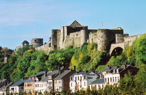 48.situation et dvp ville chateau fort Bouillon