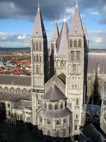 moyen-age-architecture-roman scaldien-Cath Tournai ext